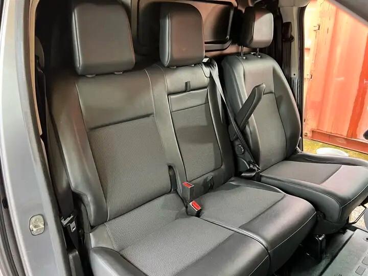 Peugeot Expert 2.0 BlueHDi 120 S&S EAT 3posti