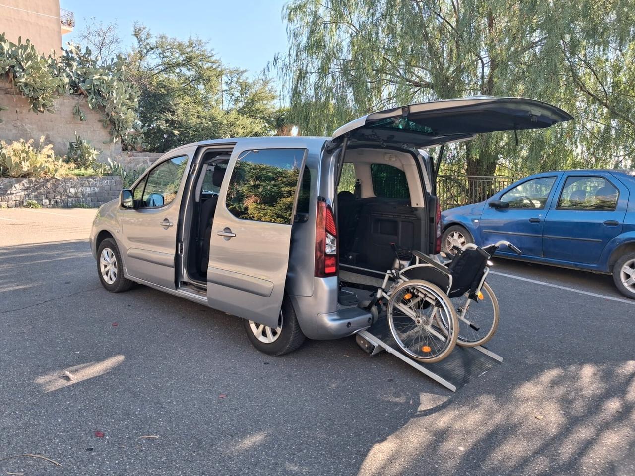 Peugeot Partner Pianale ribassato con rampa disabili in carrozzina