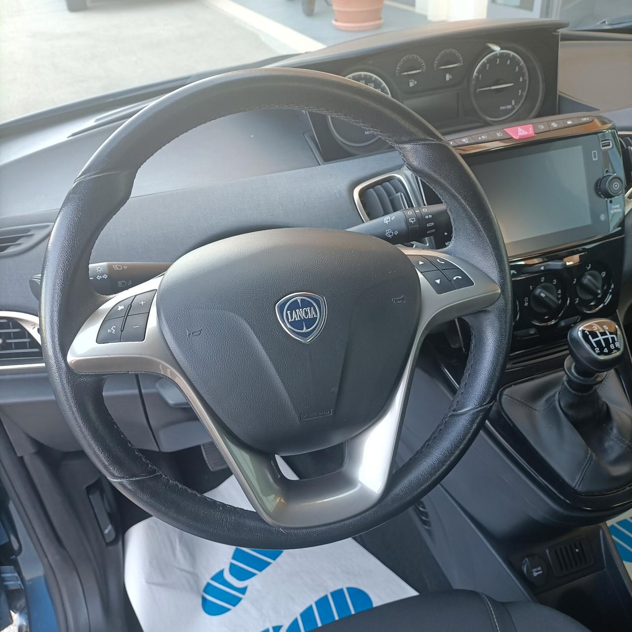 Lancia Ypsilon 1.0 FireFly 5 porte S&S Hybrid Silver