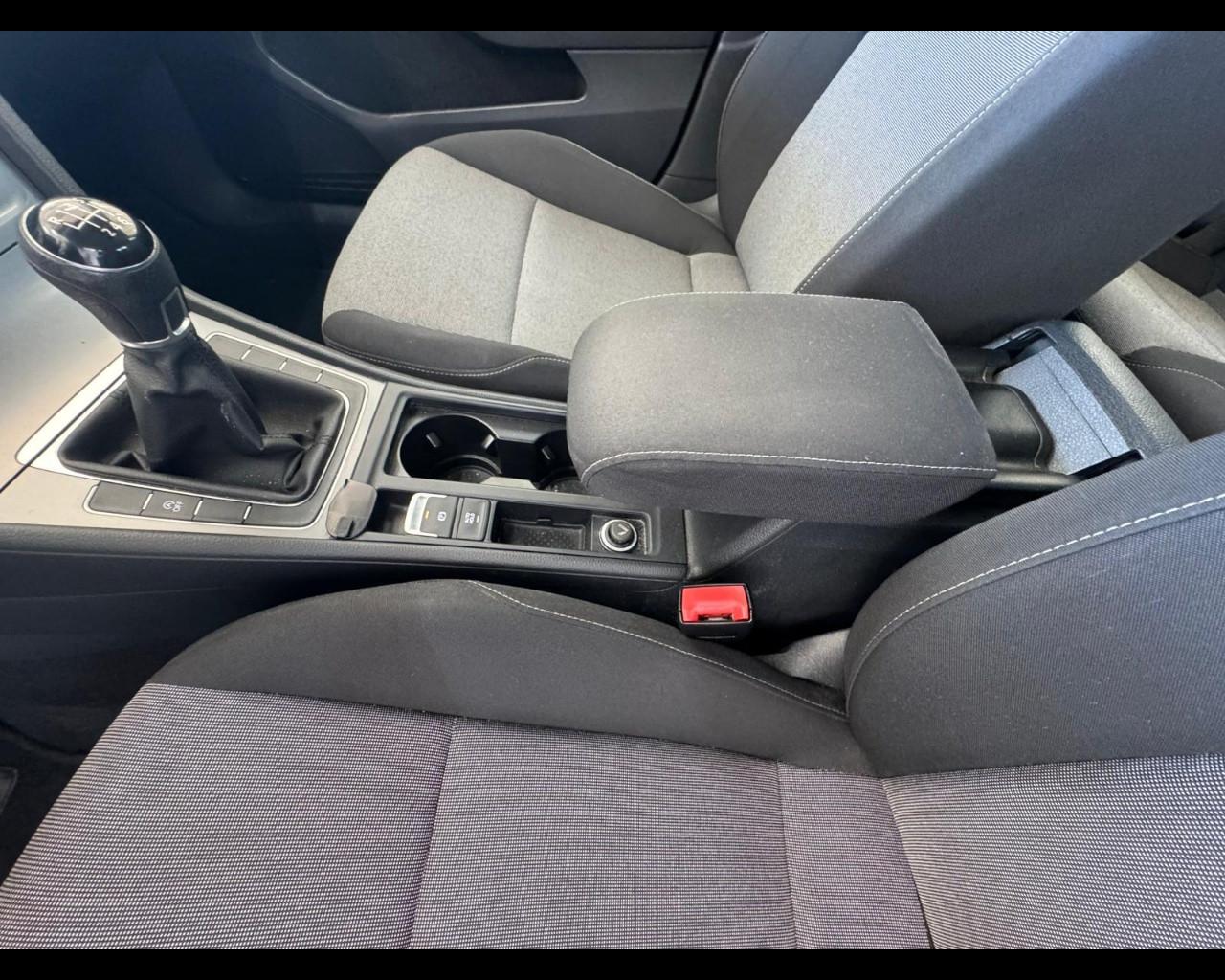 VOLKSWAGEN Golf 7ª serie - Golf 1.4 TGI 5p. Trendline BlueMotion