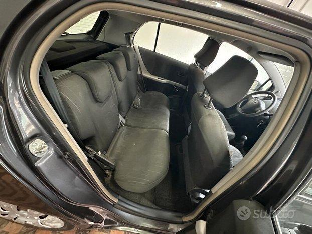 TOYOTA Yaris 2 serie Yaris 1.0 5 porte Now GPL