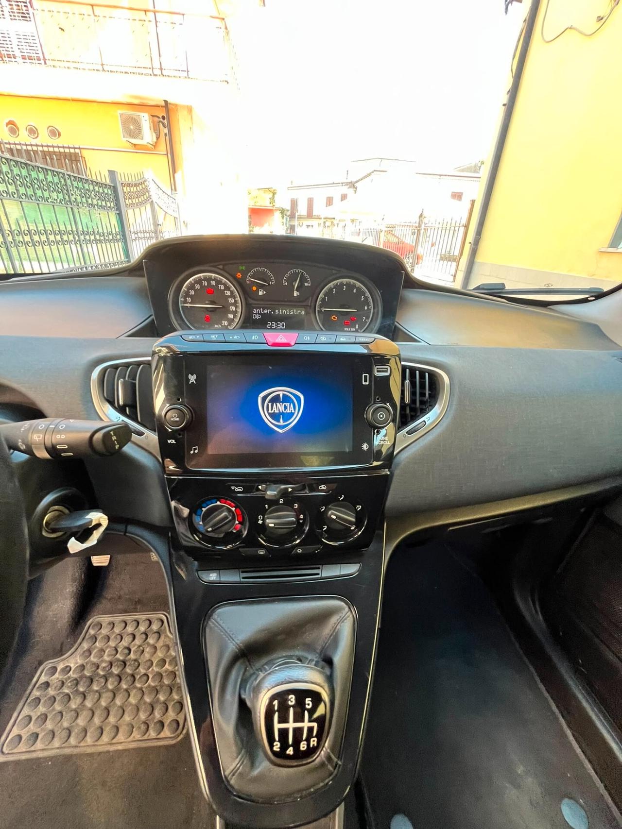 Lancia Ypsilon 1.0 Hybrid Gold