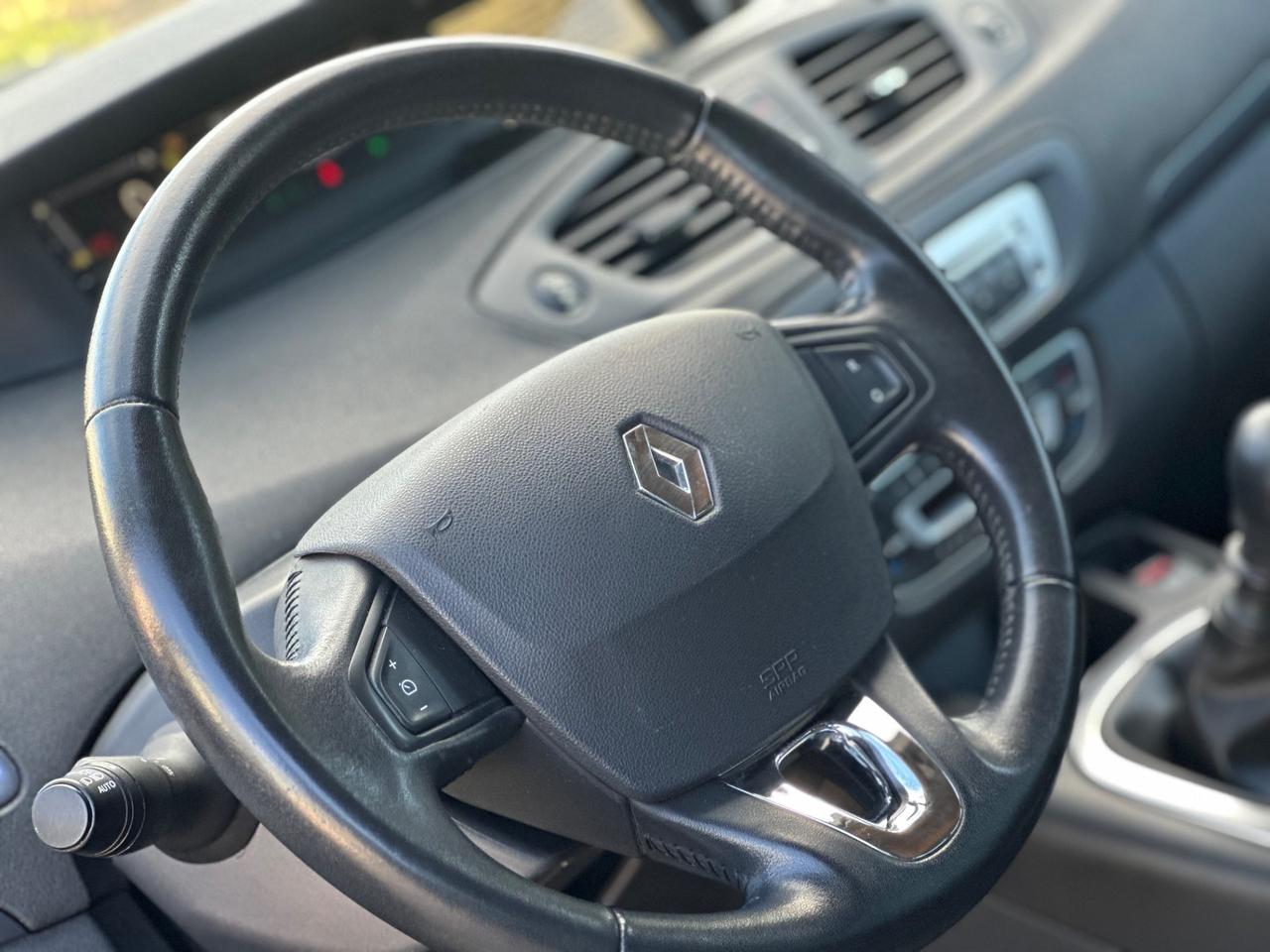 Renault SCENIC 1.5 dCi 110CV 2015 - TOM TOM