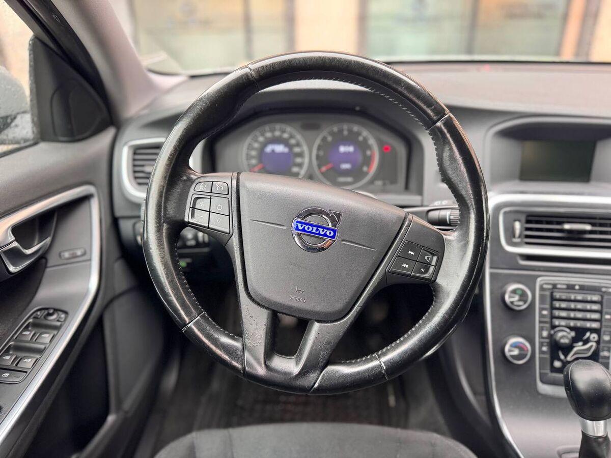 Volvo V60 I 2010 V60 2.0 D3 Summum