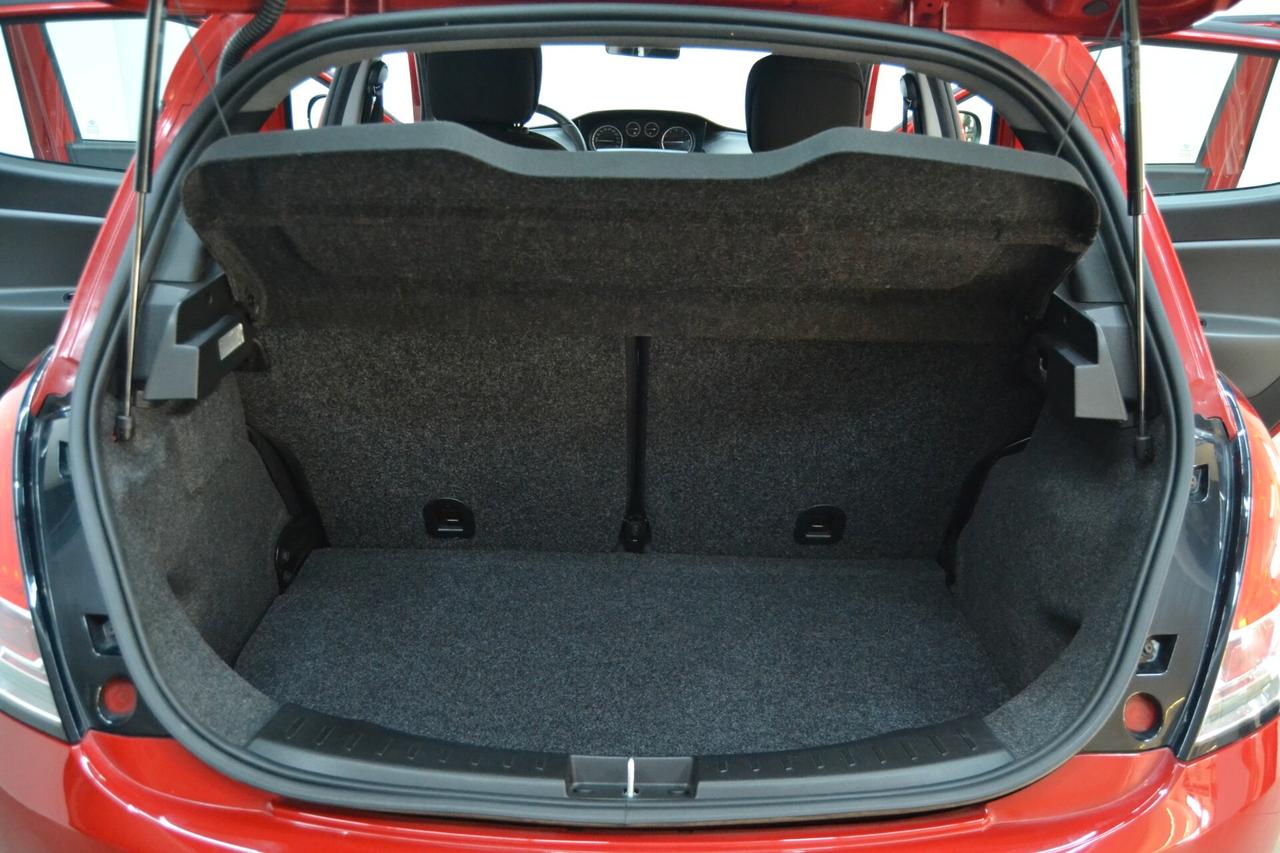 Lancia Ypsilon 0.9 TwinAir 85 CV 5 porte Metano Ecochic Elle