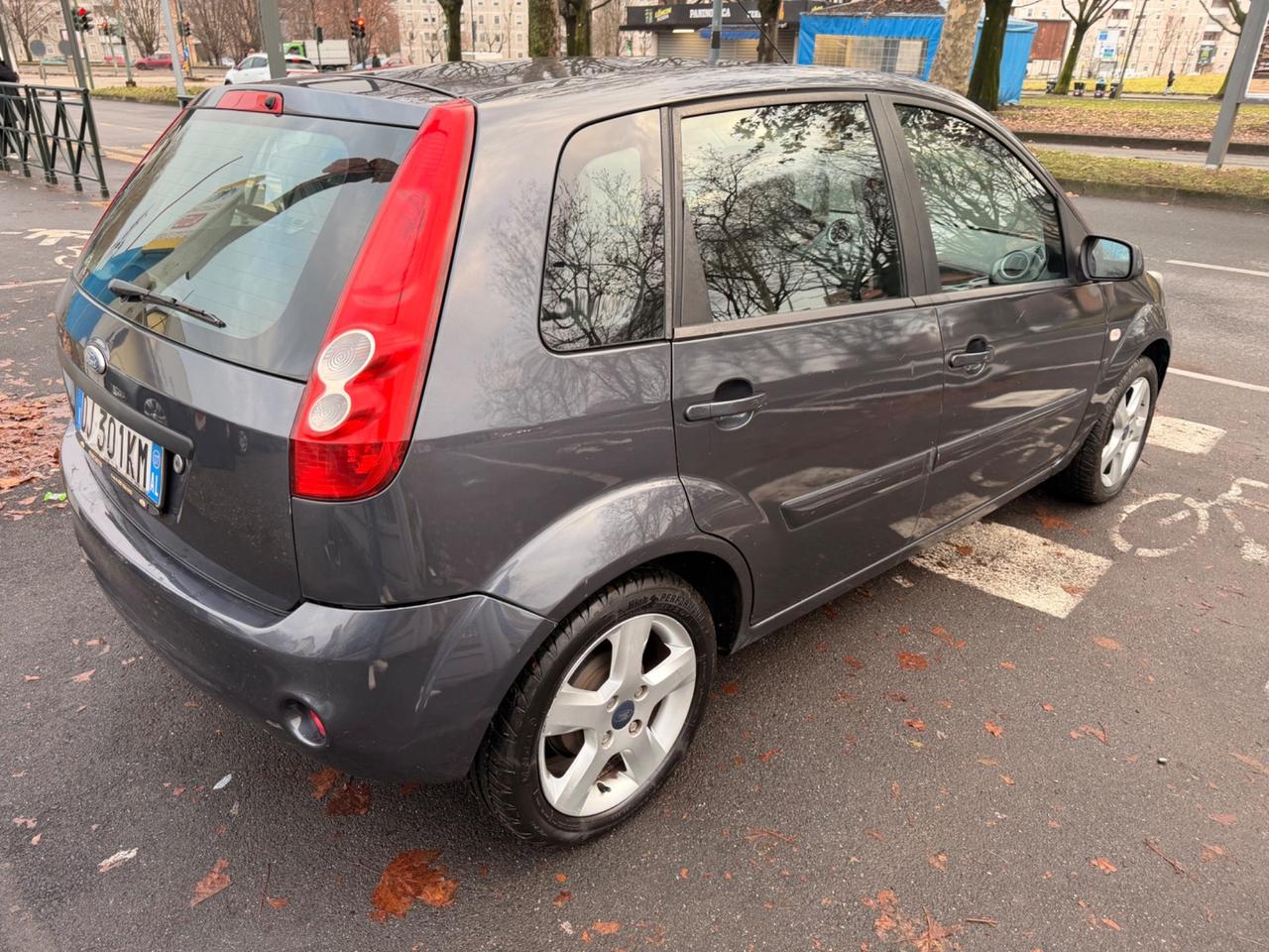 Ford Fiesta 1.2 Benz 5p. Ghia 2007