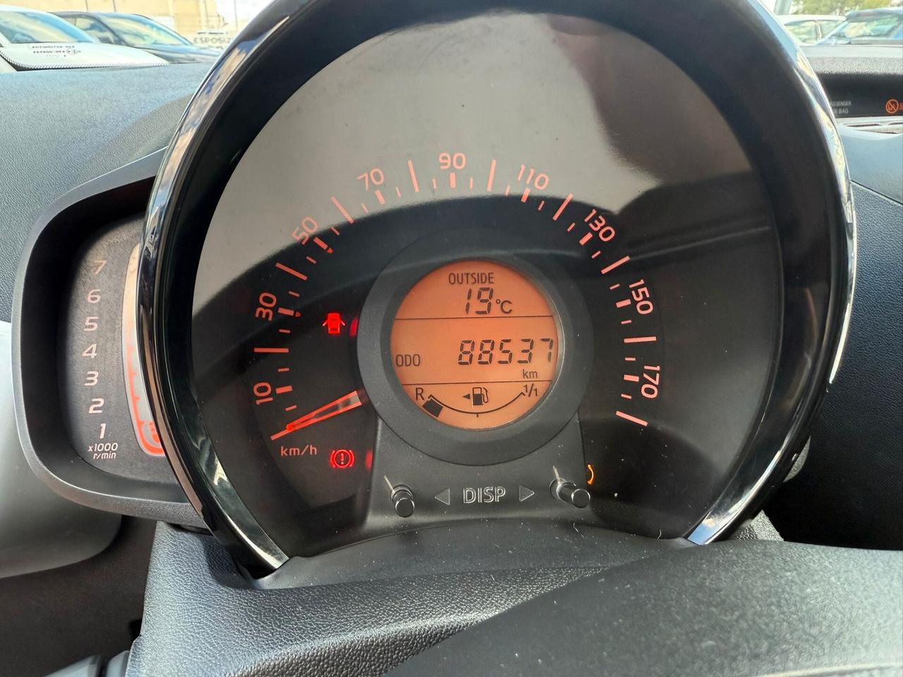 Toyota Aygo 1.0 VVT-i 69 CV 5 porte x-play