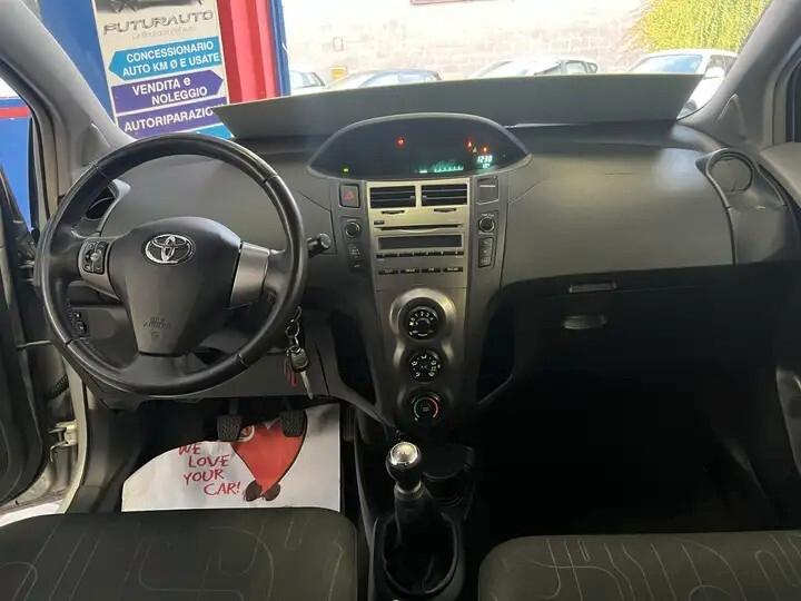 TOYOTA YARIS 1.0 BENZINA - 5 PORTE - NEOPATENTATI - GARANZIA 12/24 MESI