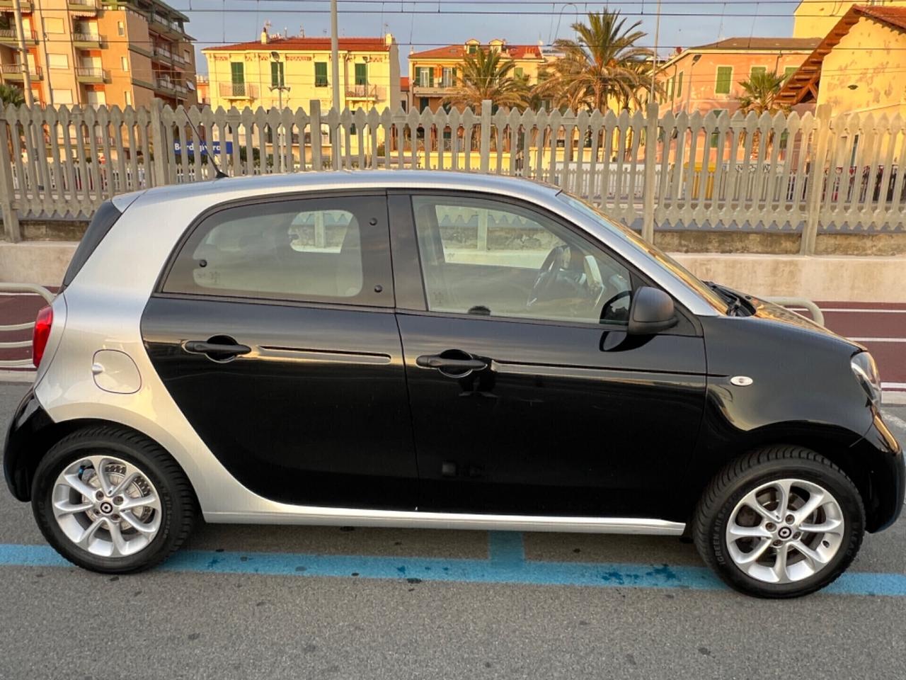 SMAR FORFOUR 70 1.0 AUTOMATICA NEOPATENTANTI