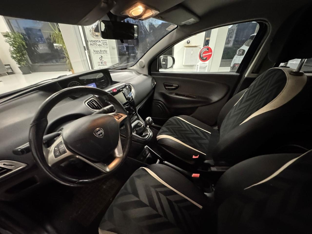 LANCIA Ypsilon 1.2 69 CV 5p. Silver