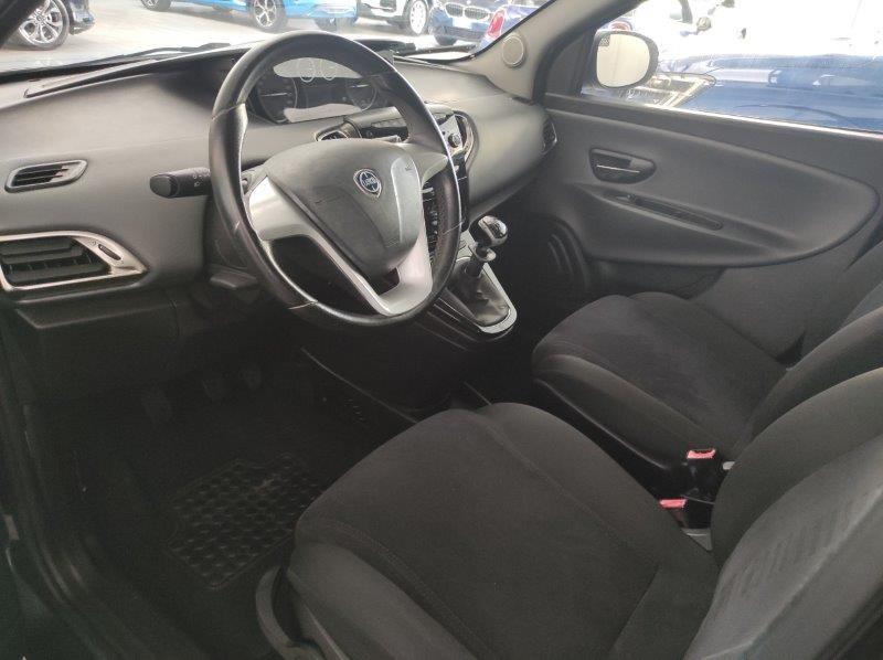 LANCIA Ypsilon 3ª serie - Ypsilon 1.2 69 CV 5 porte Silver