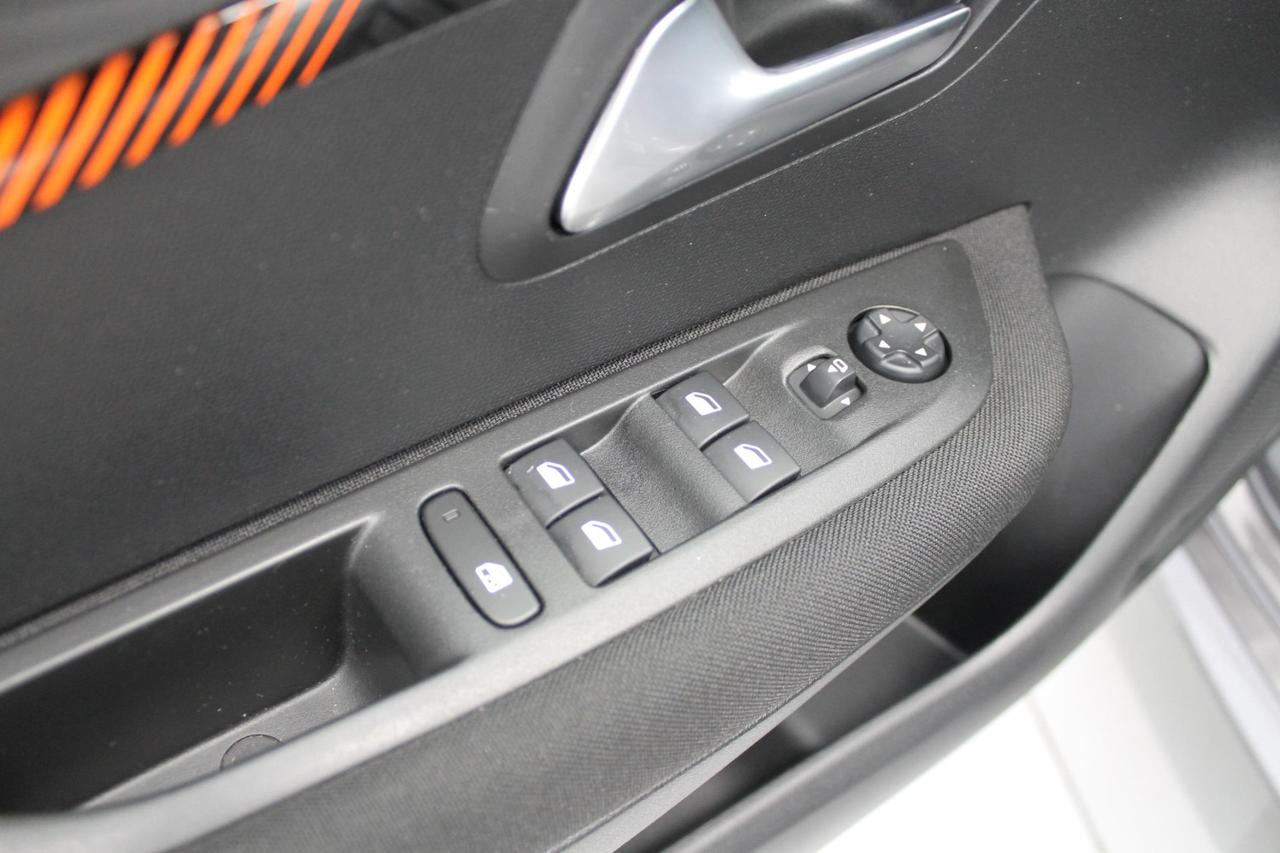 Peugeot 208 1.2 Puretech ALLURE 100 Cv.