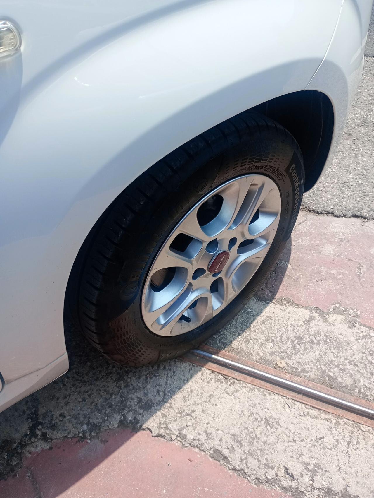 Fiat Panda 1.2 Lounge uconnect,pari al nuovo.