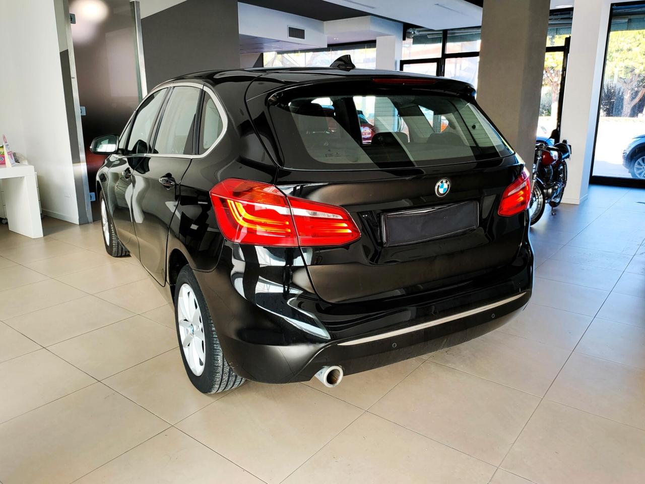 BMW 216d ACTIVE TOURER "LUXURY" -NAVI-FULL LED