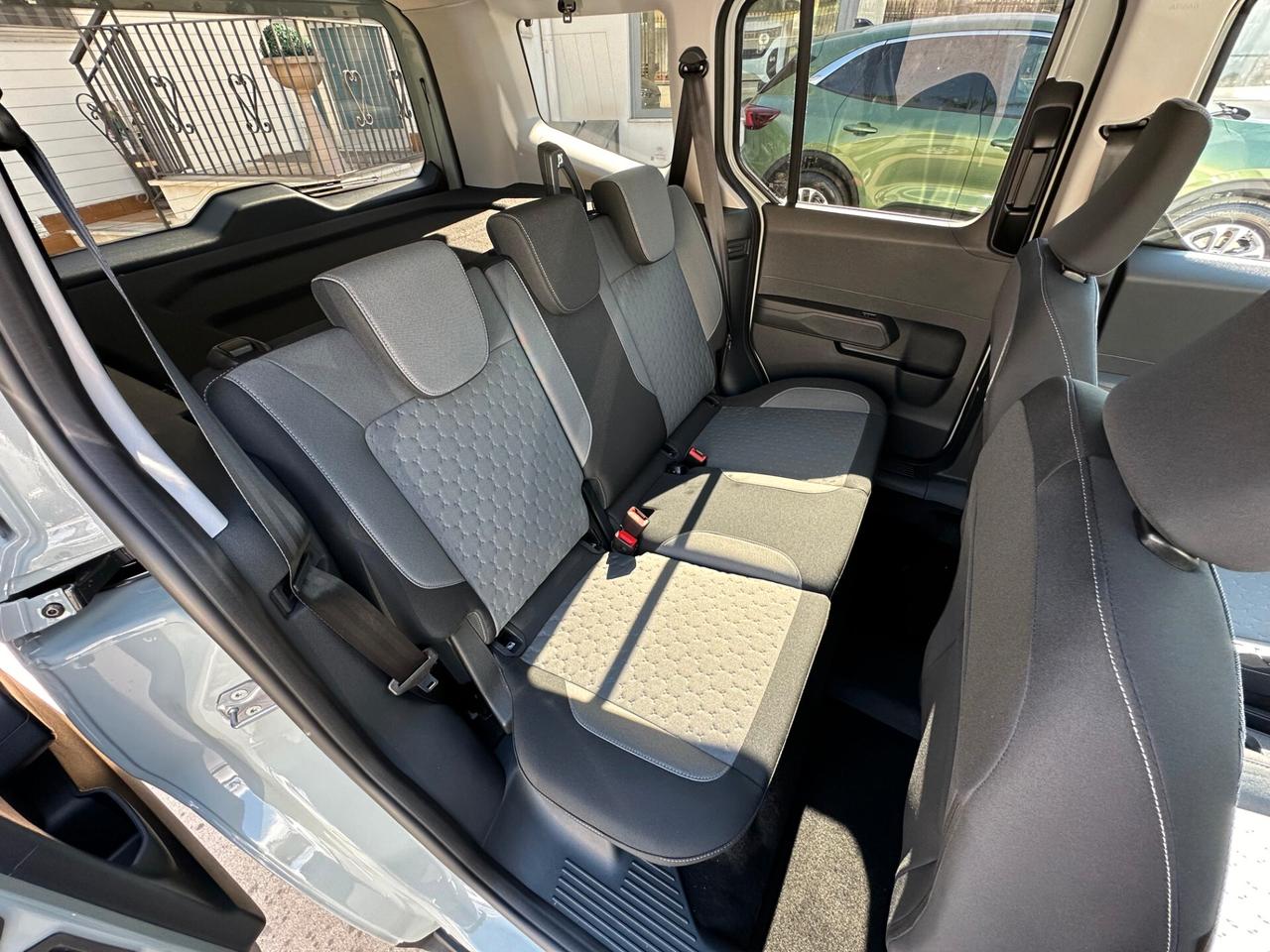 Ford Tourneo Courier 1.0 EcoBoost Titanium