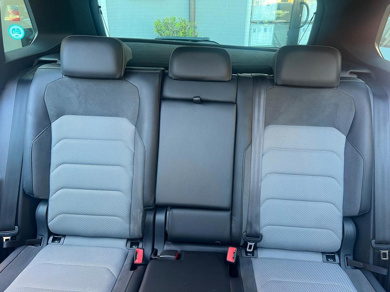 VW TIGUAN 2.0 TDI SCR DSG AD. BlueM. Techn. R-LINE PACK