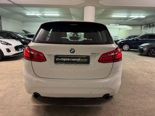 BMW 220 i Active Tourer Advantage automatica