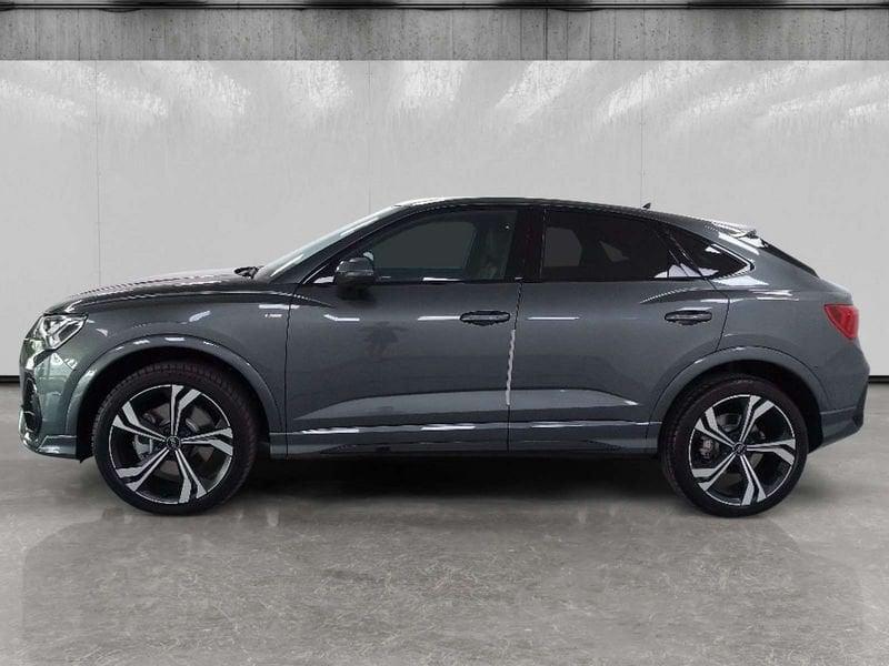 Audi Q3 Sportback 40 2.0 tdi Identity Black quattro 193cv s-tronic