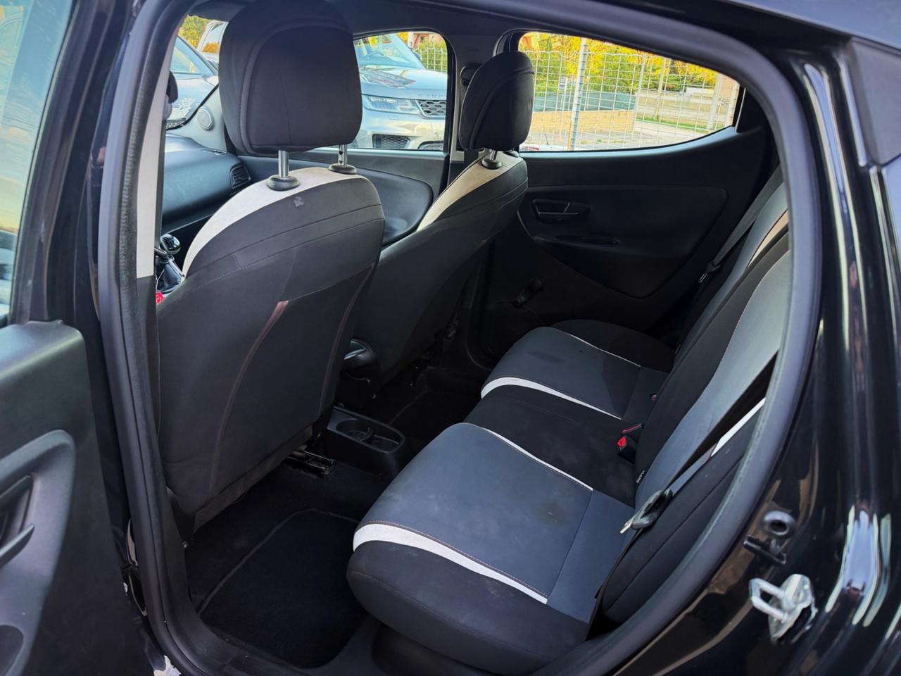 Lancia Ypsilon 0.9 TwinAir 85 CV 5 porte Metano Ecochic Silver