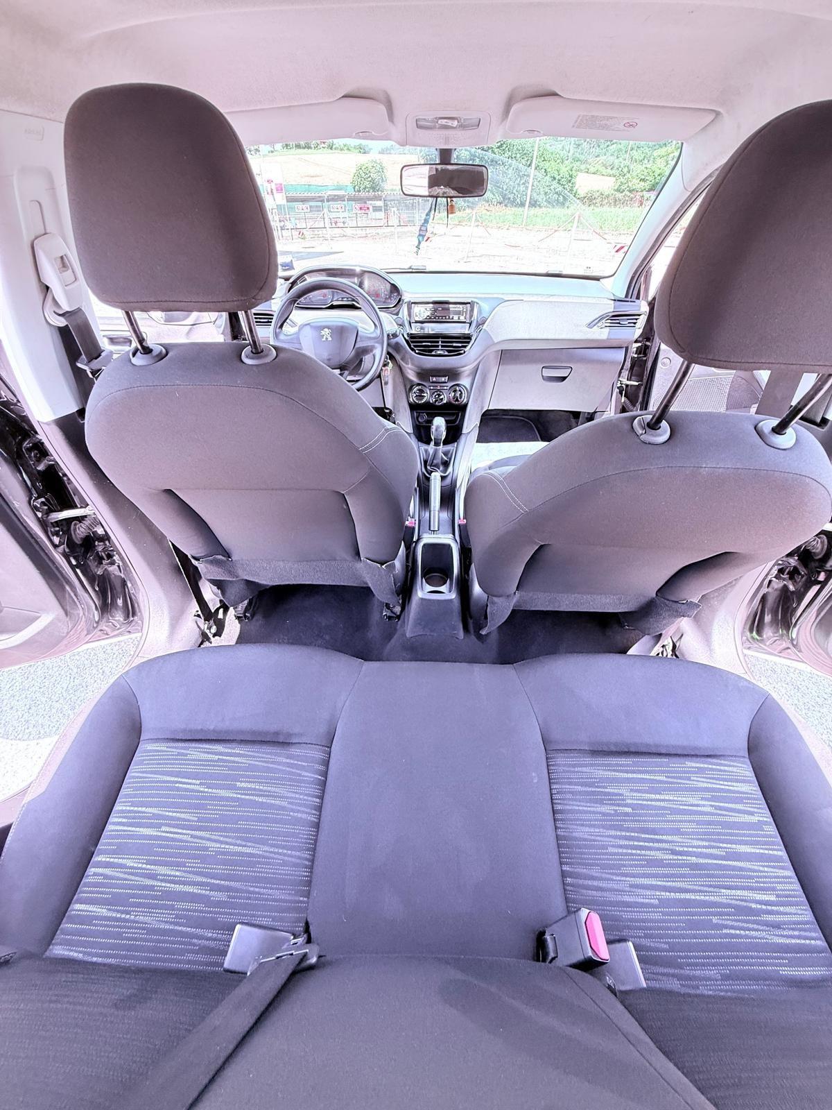 Peugeot 208 1.4 HDi 68 CV 5 porte Ok neopatentati