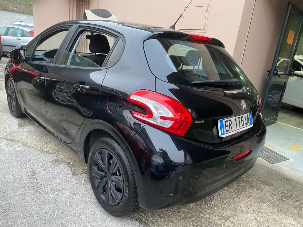 Peugeot 208 1.4 HDi 68 CV neopatentati