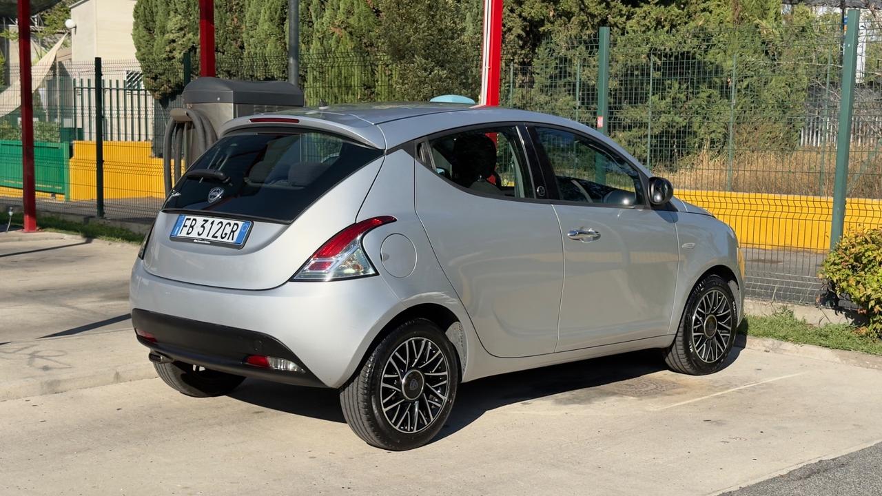 Lancia Ypsilon 1.2 69 CV 5 porte 30th Anniversary 2015