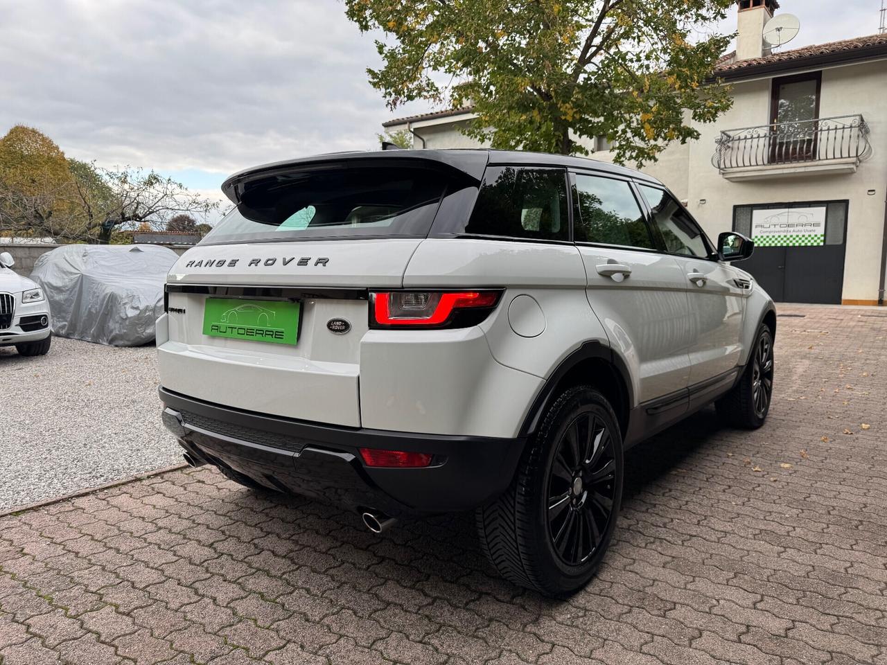 Land Rover Range Evoque 2.0 eD4 5p. SE Black Desing Pack