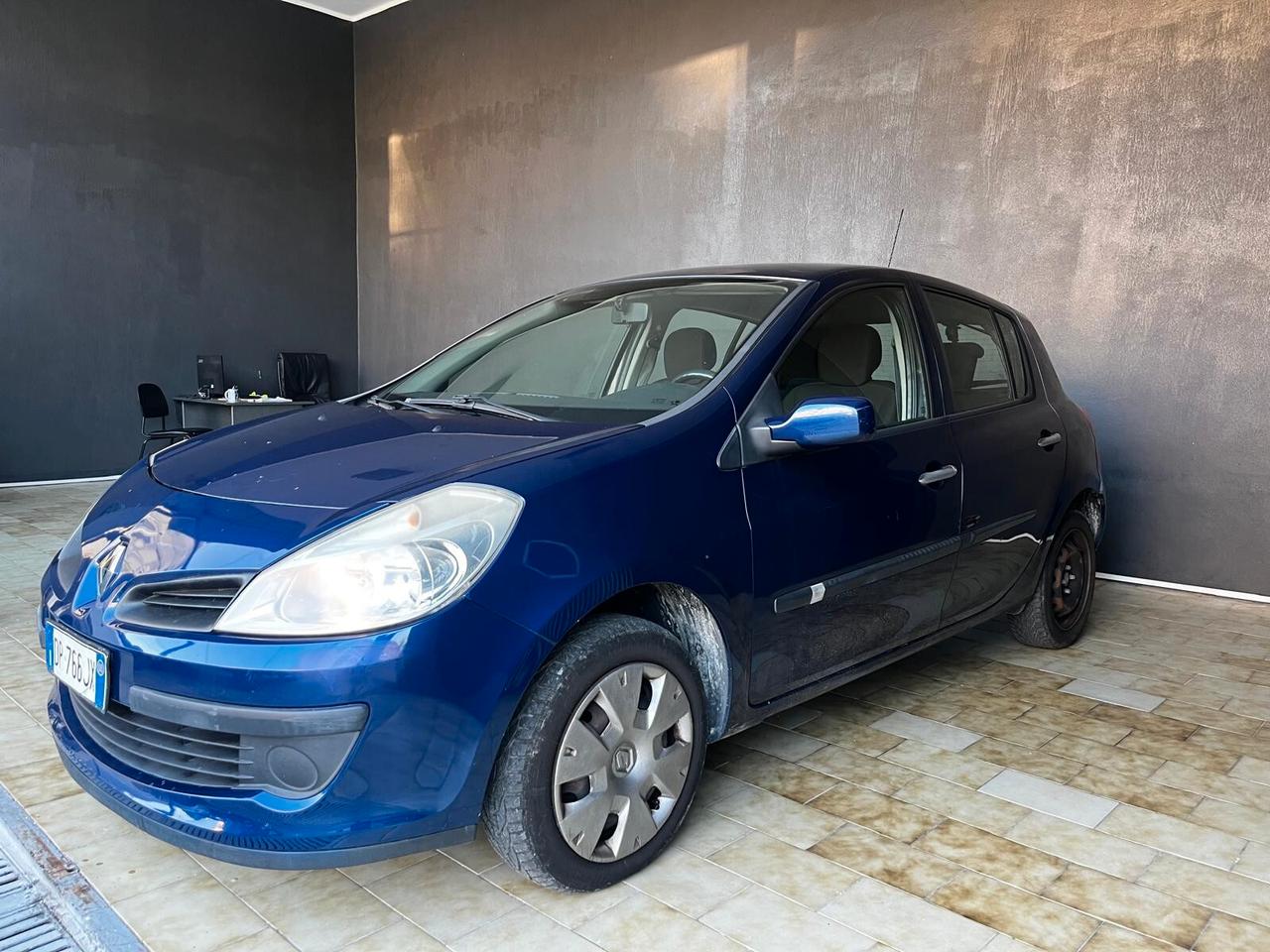 Renault Clio 1.2 16V 5 porte Le Iene 75 CV 55 KW revisione 07/2026