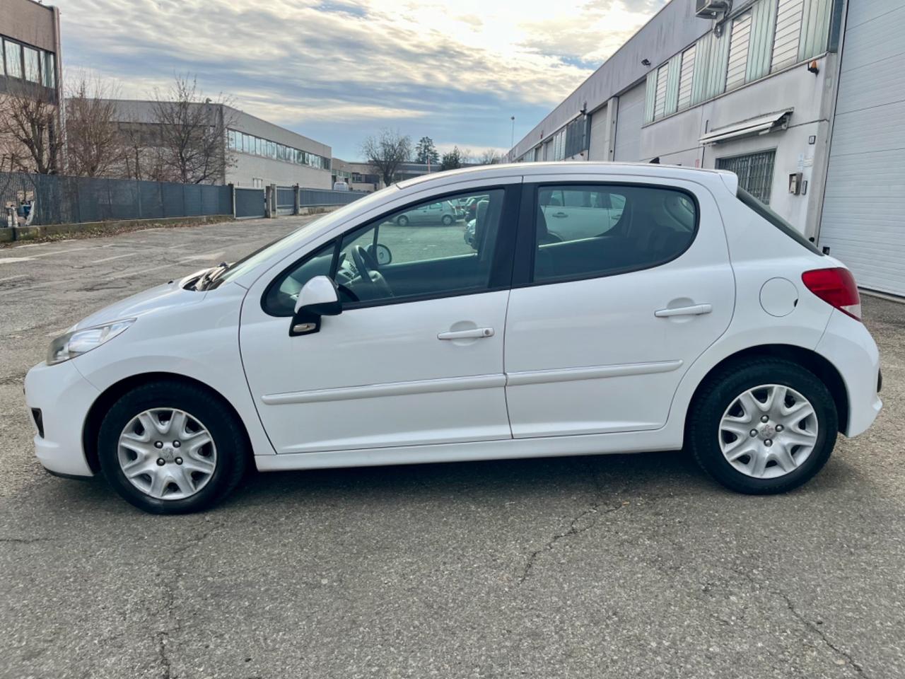 Peugeot 207 1.4hdi 2012 132.000km perfetta per neopatentati