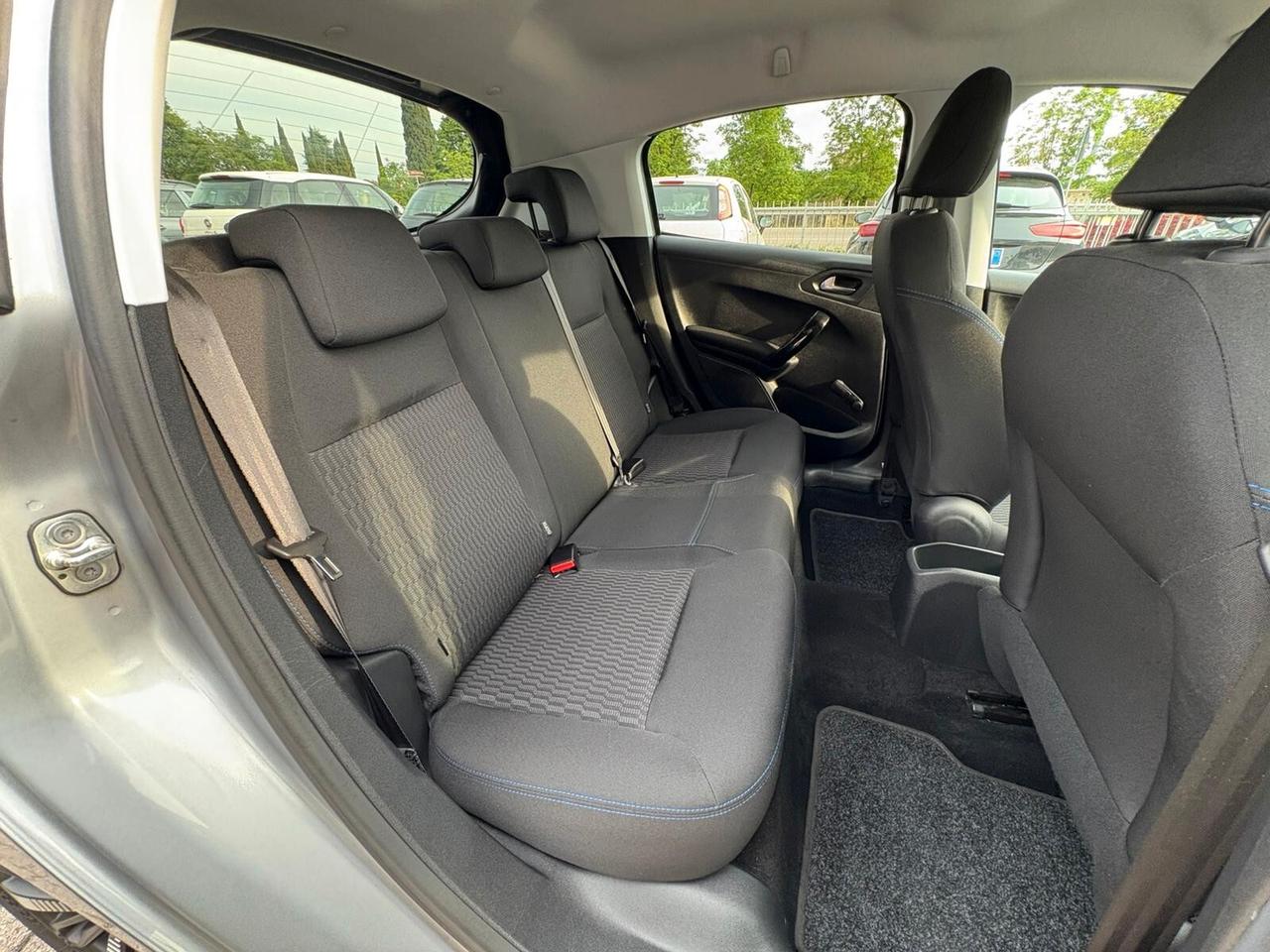 PEUGEOT 208 1.2 BENZ KM 49.066 SI A NEOPATENTATI