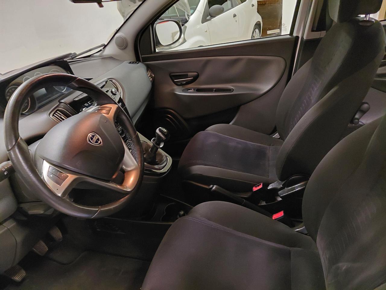 LANCIA YPSILON ANNO 2015 BZ 1.2 ADATTA NEOPATENTATI KM 100 MILA