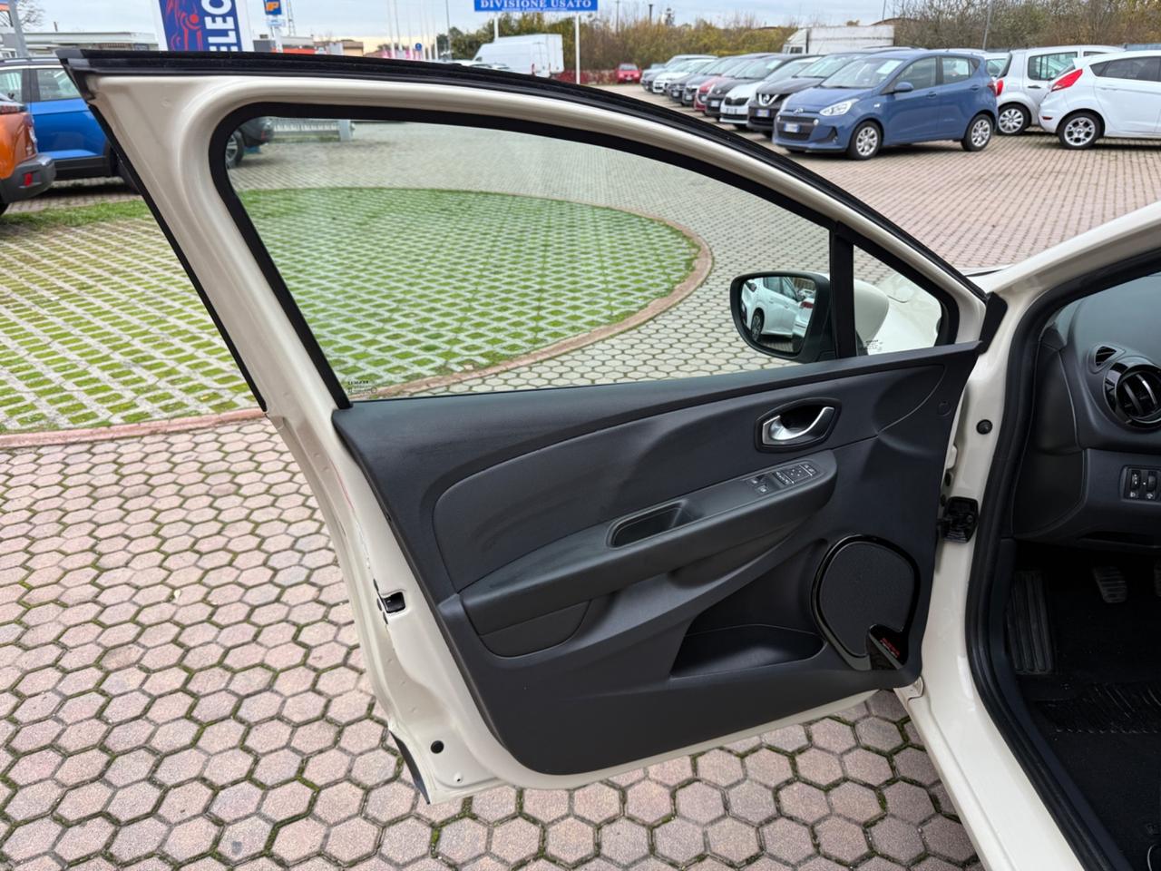 Renault Clio dCi 8V 90CV Start&Stop 82gr 5 porte OK NEOPATENTATI