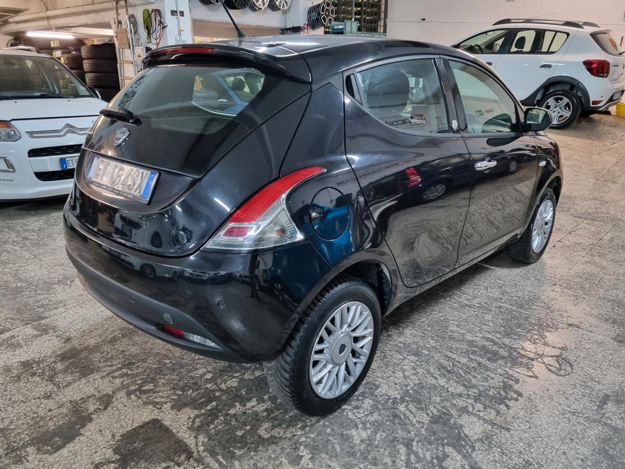 Lancia Ypsilon 0.9 TwinAir 85CV 5P Ecochic Gold