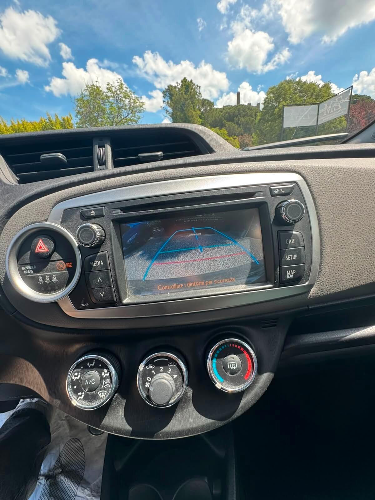 Toyota Yaris 1.3 5 porte Lounge TENUTA MANIACALMENTE !!