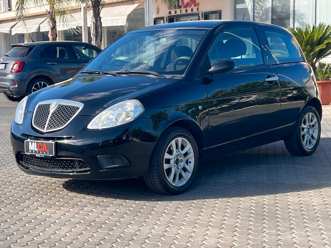 Lancia Ypsilon 1.3 MJT 75 CV Argento