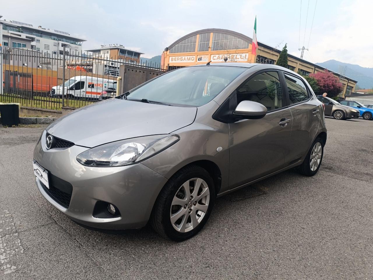Mazda 2 1.3 75CV TRENDY CERCHI LEGA COMANDI AL VOLANTE