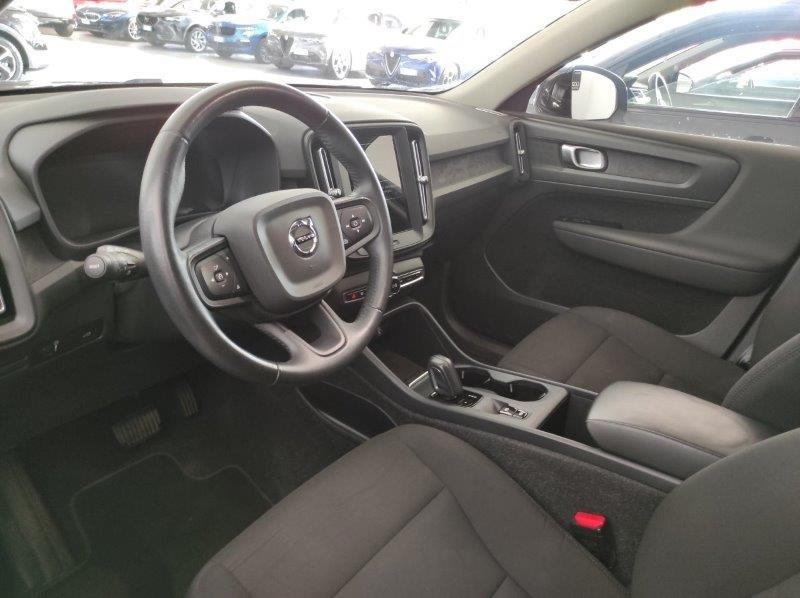 VOLVO XC40 (2017-->) - XC40 T2 Geartronic Momentum Core N1