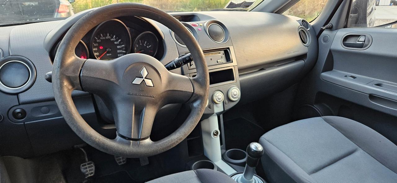 Mitsubishi Colt 1.1 12V 5p. Invite