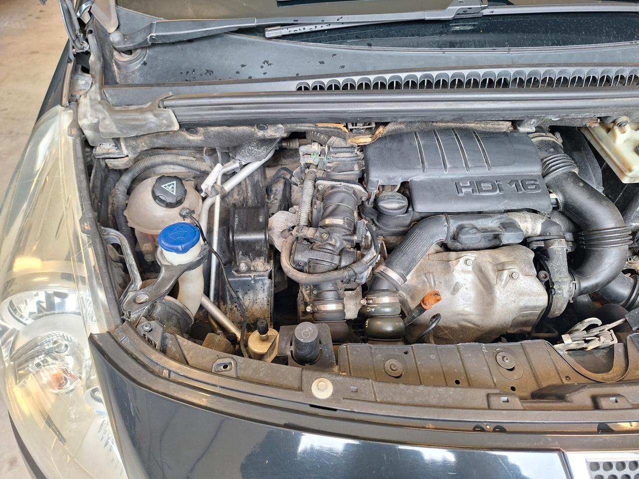 Peugeot 3008 1.6 e-HDi 112CV cambio robotizzato S.&S. Business