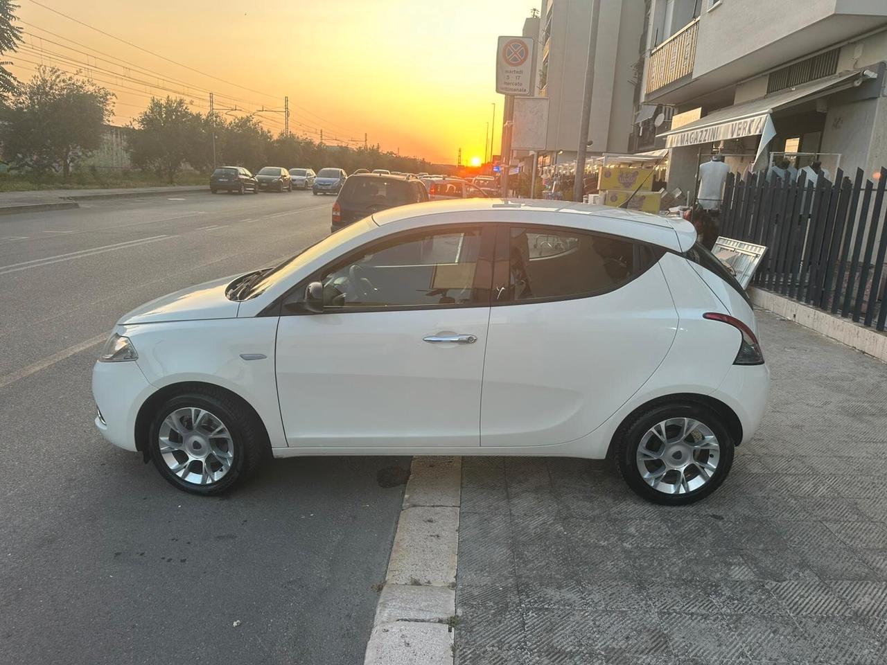 Lancia Ypsilon 1.2 69 CV 5 porte Platinum