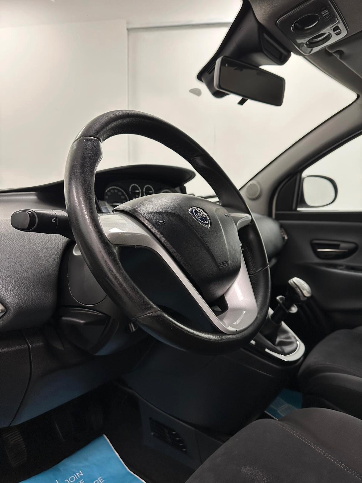 Lancia Ypsilon 1.2 69 CV 5 porte GPL Ecochic Gold - NeoPatentati