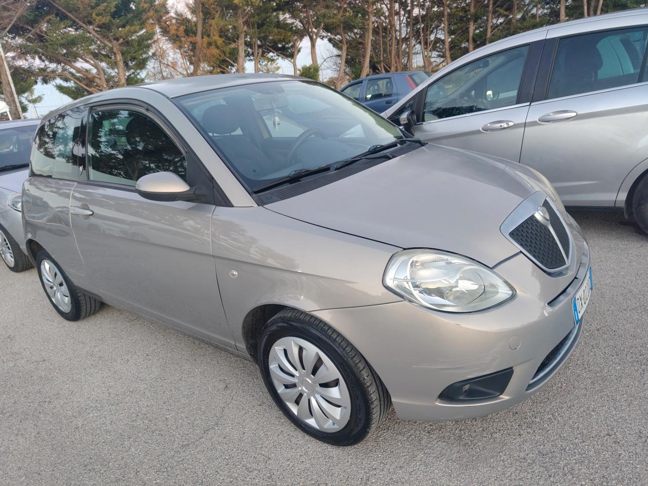 Lancia Ypsilon 1.3 MJT 75 CV Oro