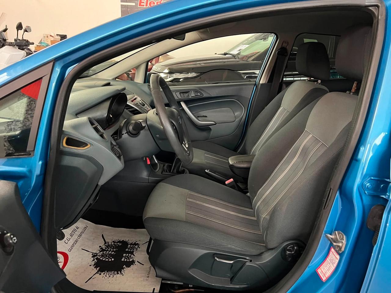 Ford Fiesta 1.4 68 CV TDCi - TITANIUM - 2010