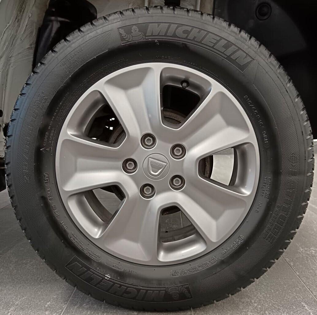 Dacia Duster 1.6 GPL DA FABBRICA Lauréate
