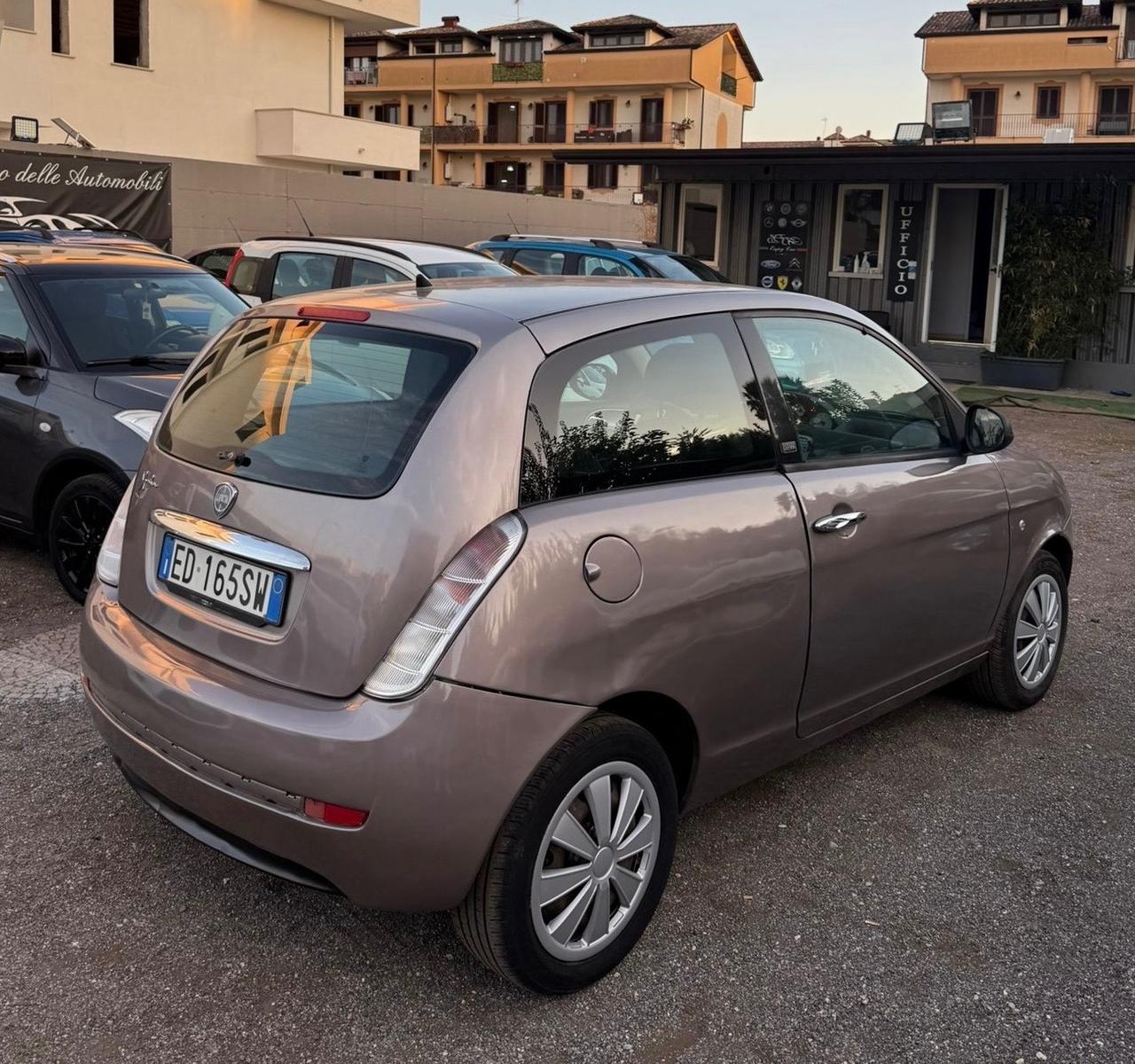 Lancia Ypsilon 1.2 69 CV Unyca