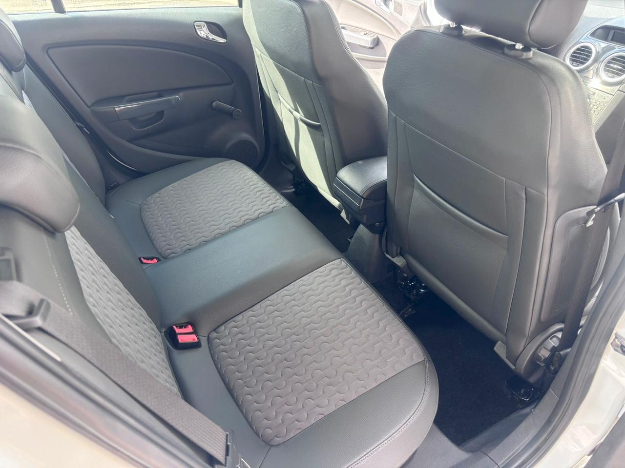 Opel Corsa 1.2 5 porte Cosmo