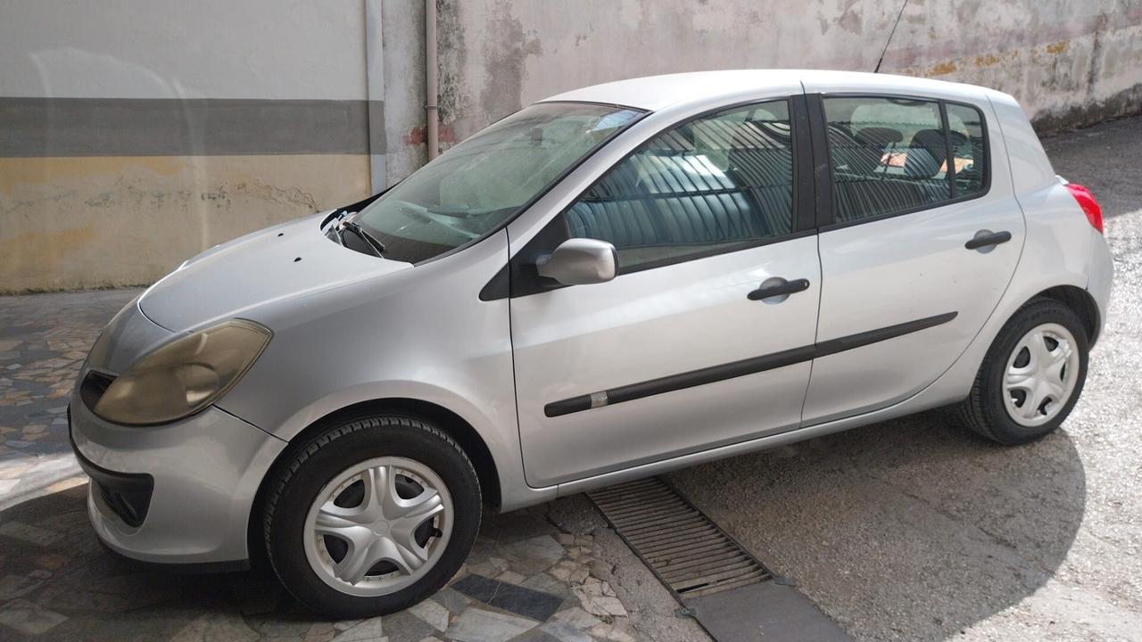 Renault Clio 1.2cc benzina(PRIVATO)-2006