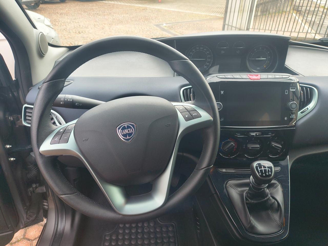 Lancia Ypsilon 1.0 FireFly 5 porte S&S Hybrid Platino