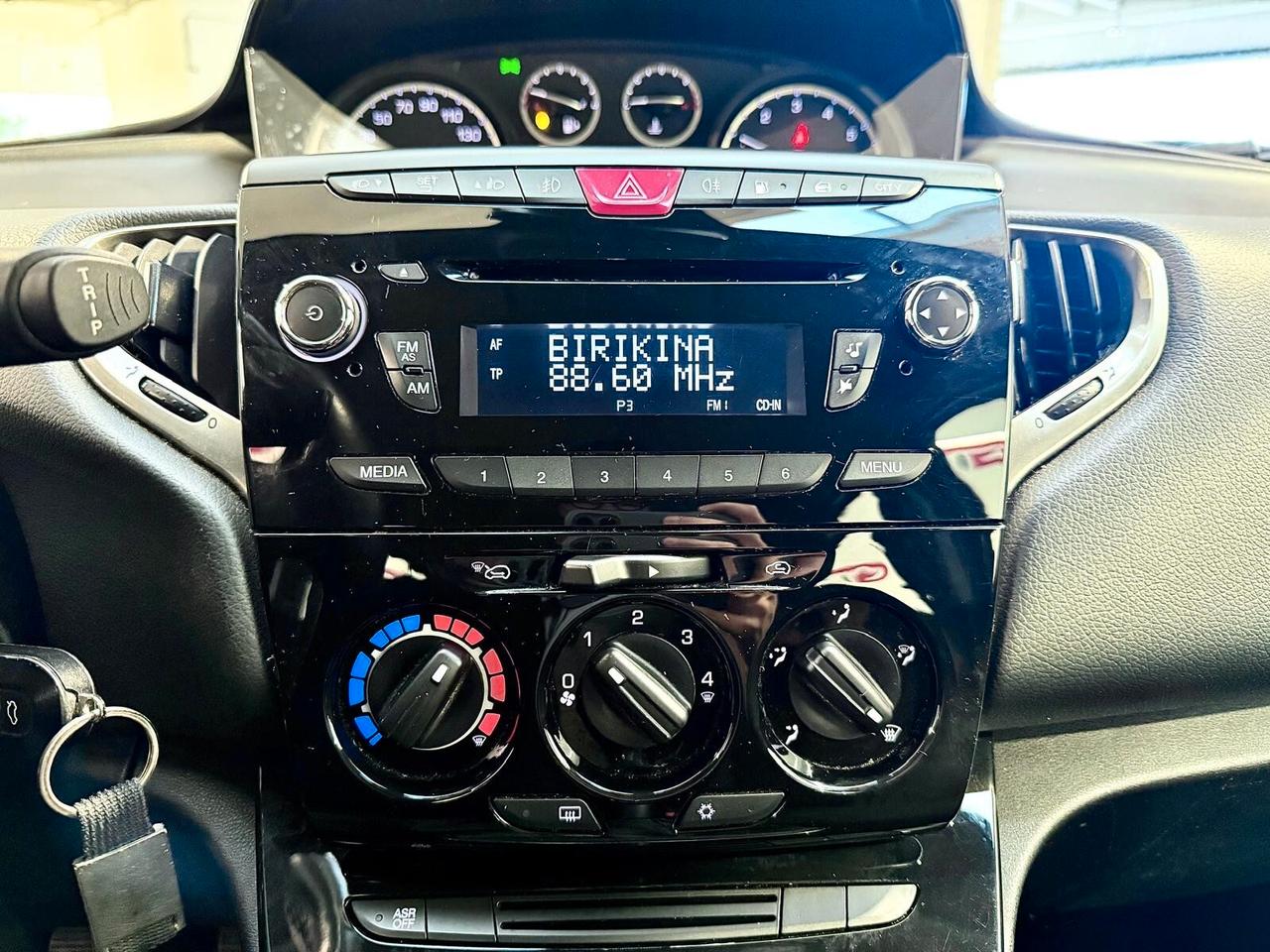 Lancia Ypsilon 0.9 TwinAir 85 CV 5 porte Metano Ecochic Gold