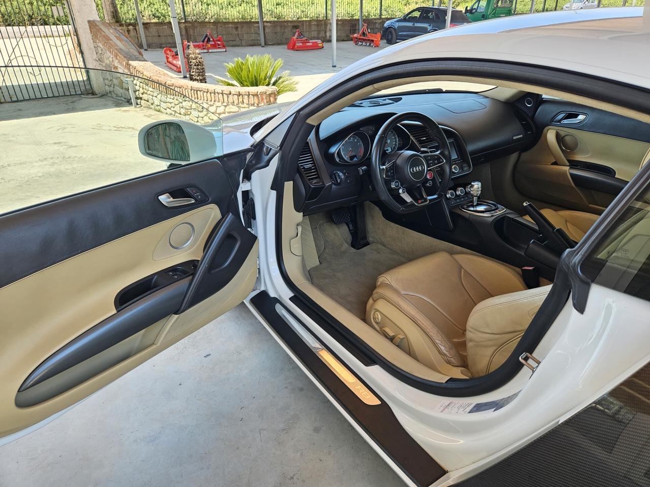 Audi R8 4.2 V8 FSI Quattro